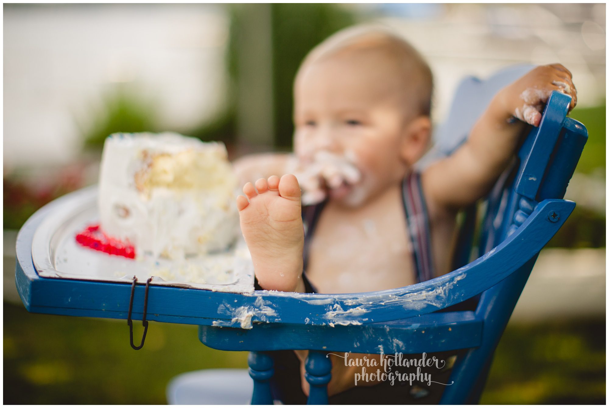 one year milestone, family of three, baby boy with smash cake, outdoor smash cake session